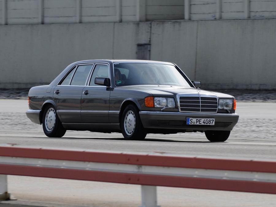 Mercedes-Benz 560 SEL 1985 года  (фото 5 из 14)